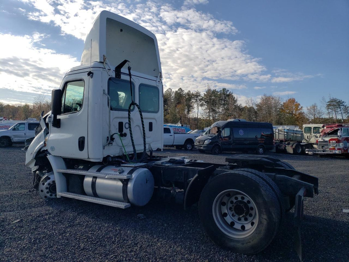 A4-3200E2137S-342 Genuine Freightliner Rear Differential Assembly 3.42 Ratio - Second Truck Parts