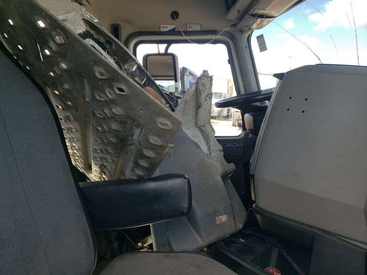 2019 Mack Anthem White