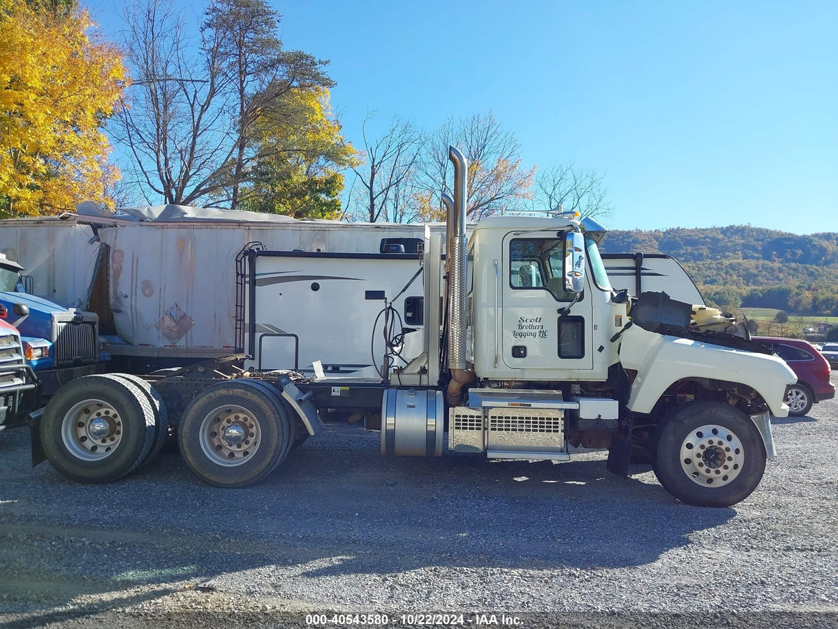 2022 MACK PINNACLE - Second Truck Parts