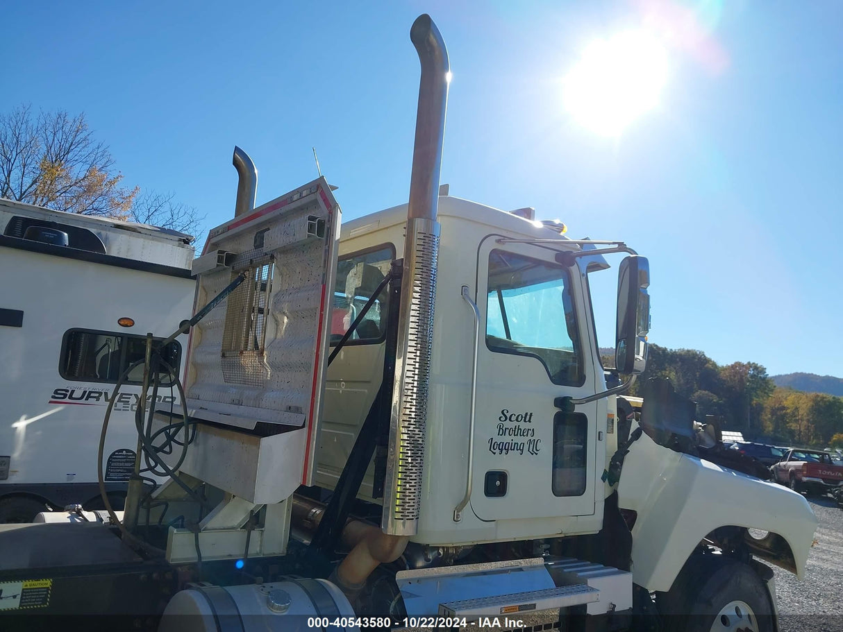 2022 MACK PINNACLE - Second Truck Parts