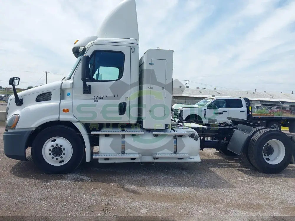 2015 Freightliner Cascadia - Second Truck Parts