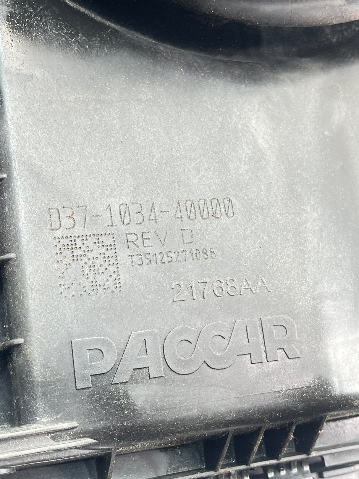 D37-1034-40000 Genuine Paccar Mechanical Air Cleaner Assembly