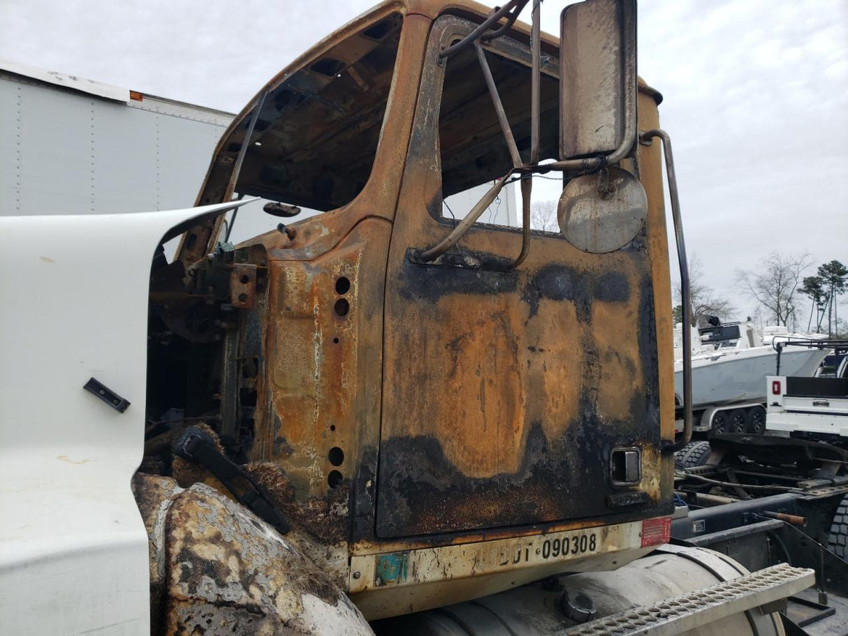2018 WESTERN STAR 4900SA - Second Truck Parts