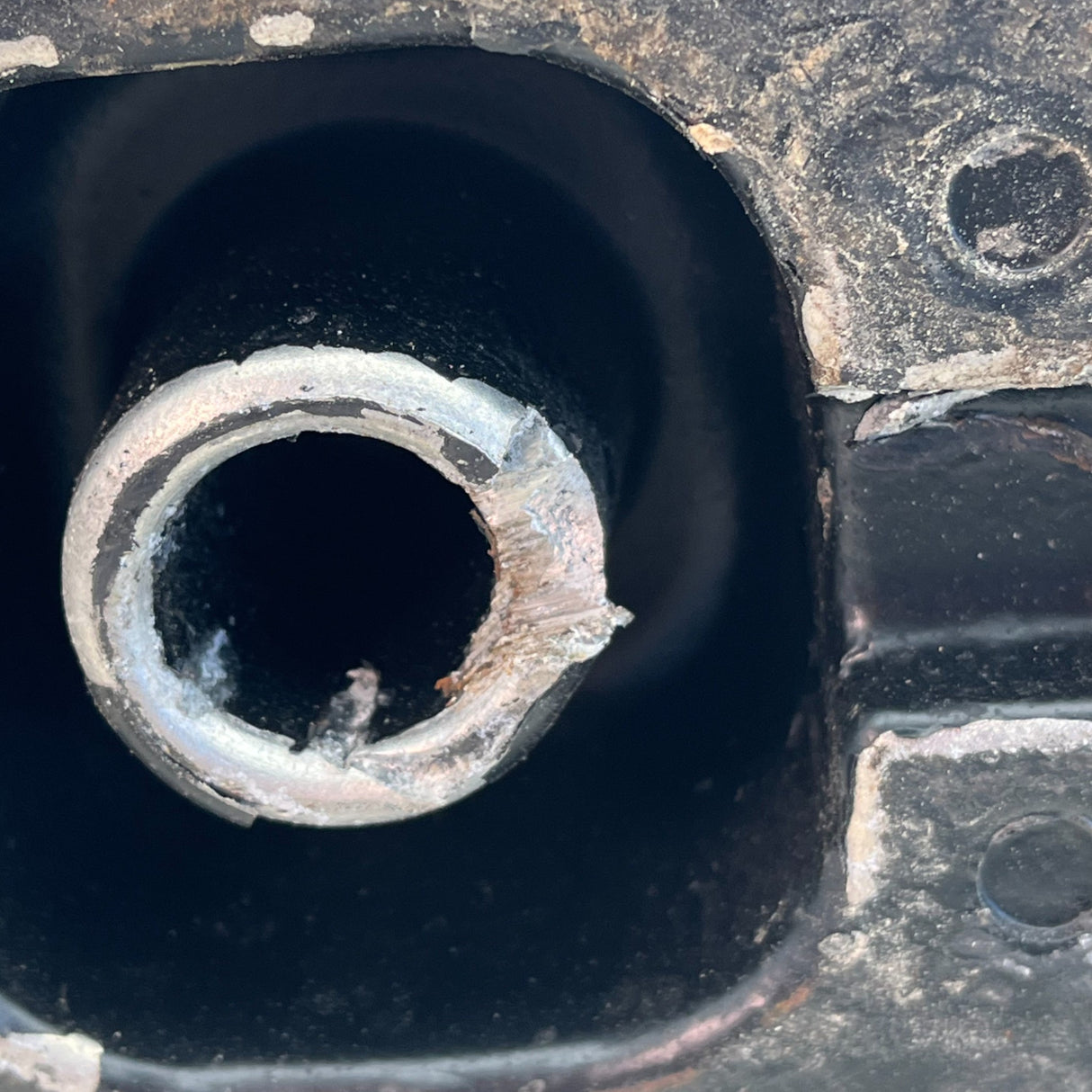 B63-6016 Genuine Paccar Front Suspension Saddle - Second Truck Parts