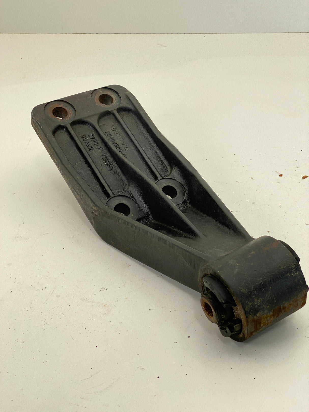 20900880 Genuine Volvo Right Cab Mount Bracket - Second Truck Parts