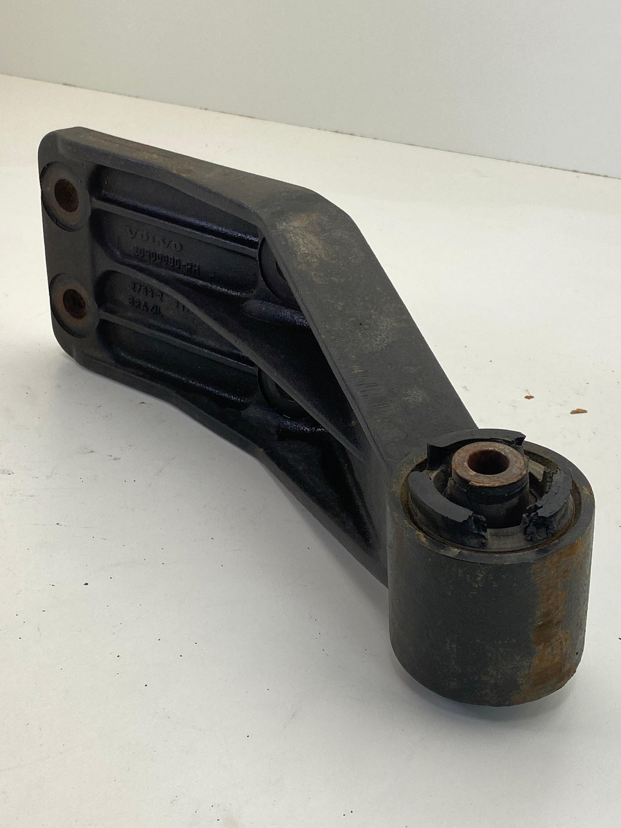 20900880 Genuine Volvo Right Cab Mount Bracket - Second Truck Parts