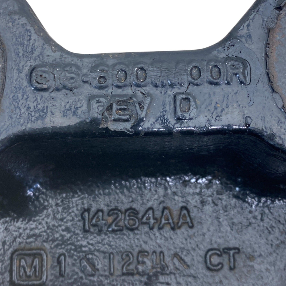 C16-6001M00R Genuine Paccar Right Side Axle Clamp - Second Truck Parts