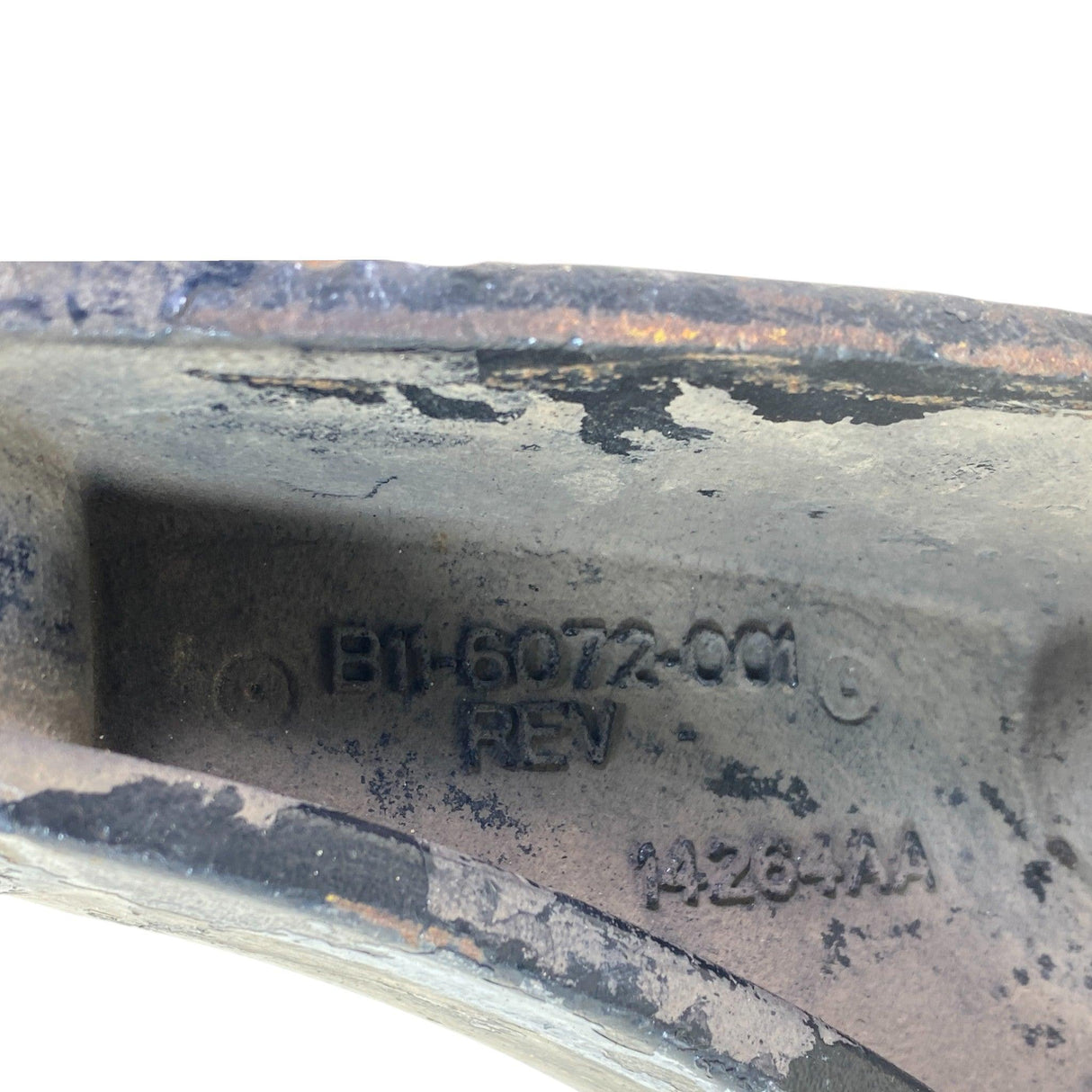 B11-6072-001 Genuine Paccar Bracket Assemble - Second Truck Parts