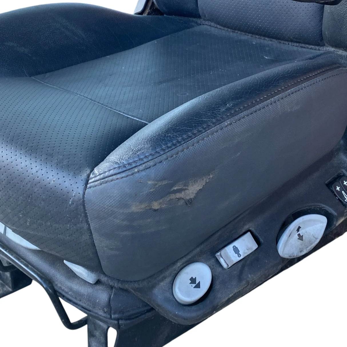 S78-1173-5510F2S52 Genuine Kenworth T680 Left Seat Driver Side - Second Truck Parts