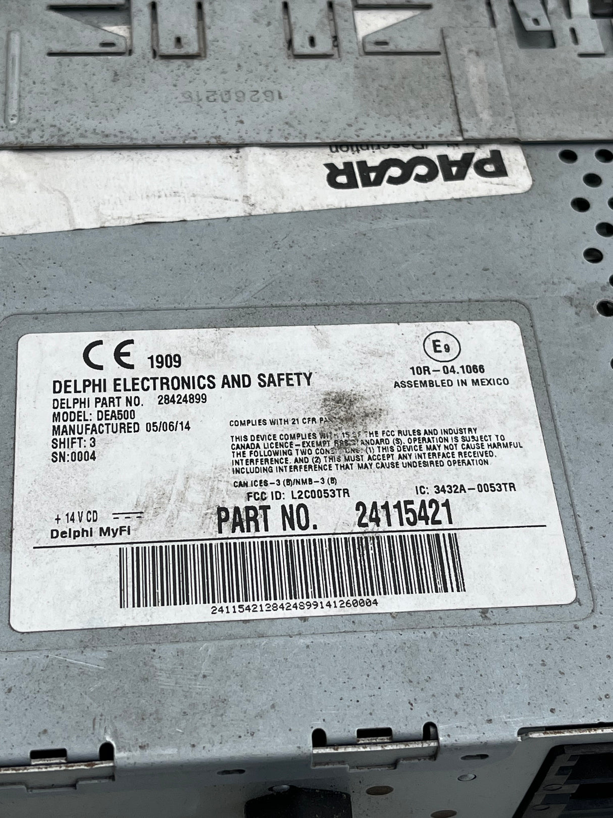 Genuine Paccar Radio AM/FM/Bluetooth DEA500