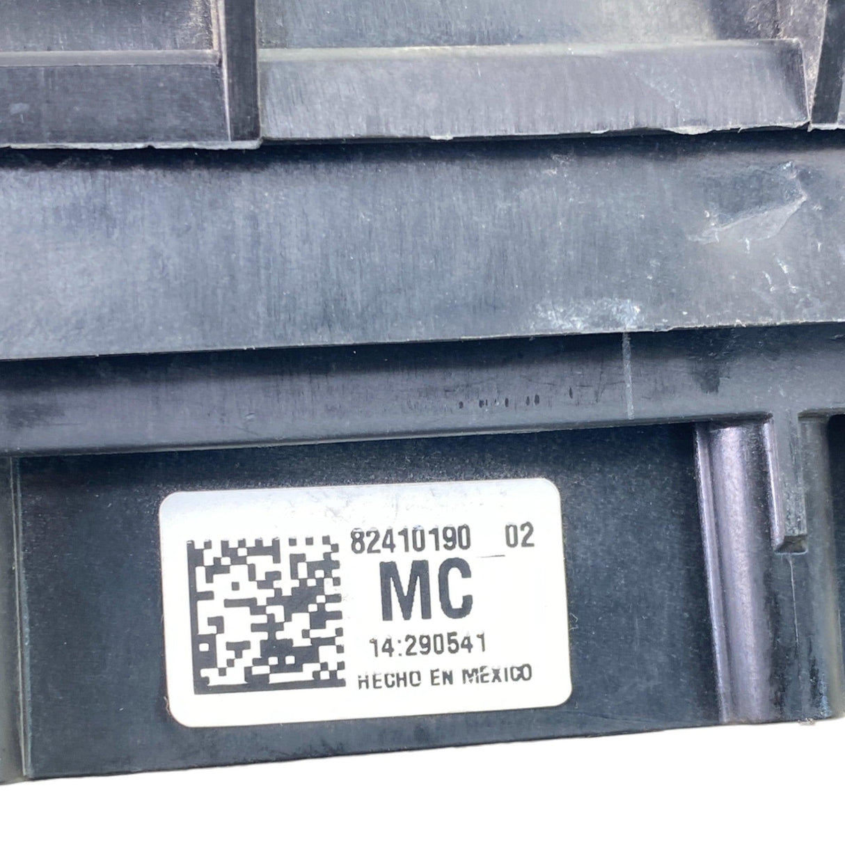 82410190 Genuine Mack Fuse Panel And Relay - Second Truck Parts