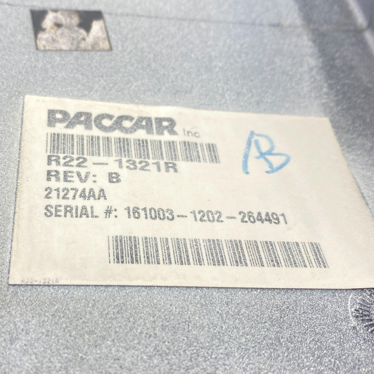 R22-1321R Genuien Paccar Right Side Hood Lock Panel Cover - Second Truck Parts