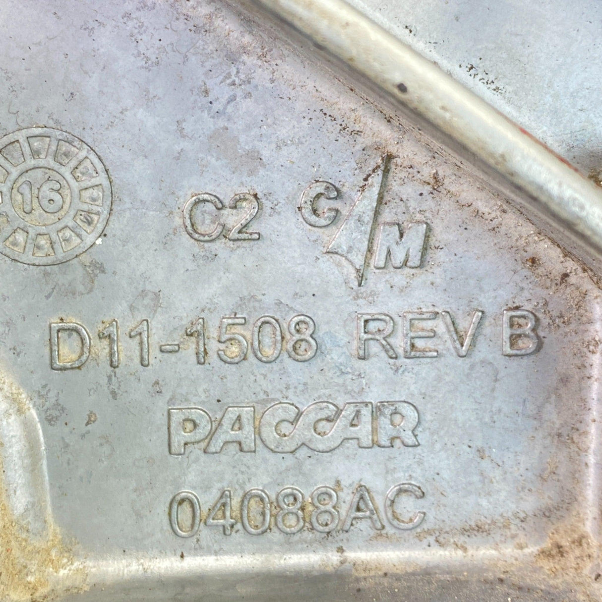 D11-1508 Genuine Paccar Left Air Cleaner Bracket - Second Truck Parts