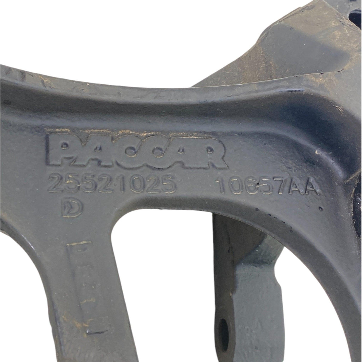 25521025 Genuine Paccar Rear Right Side Brecket Cab - Second Truck Parts