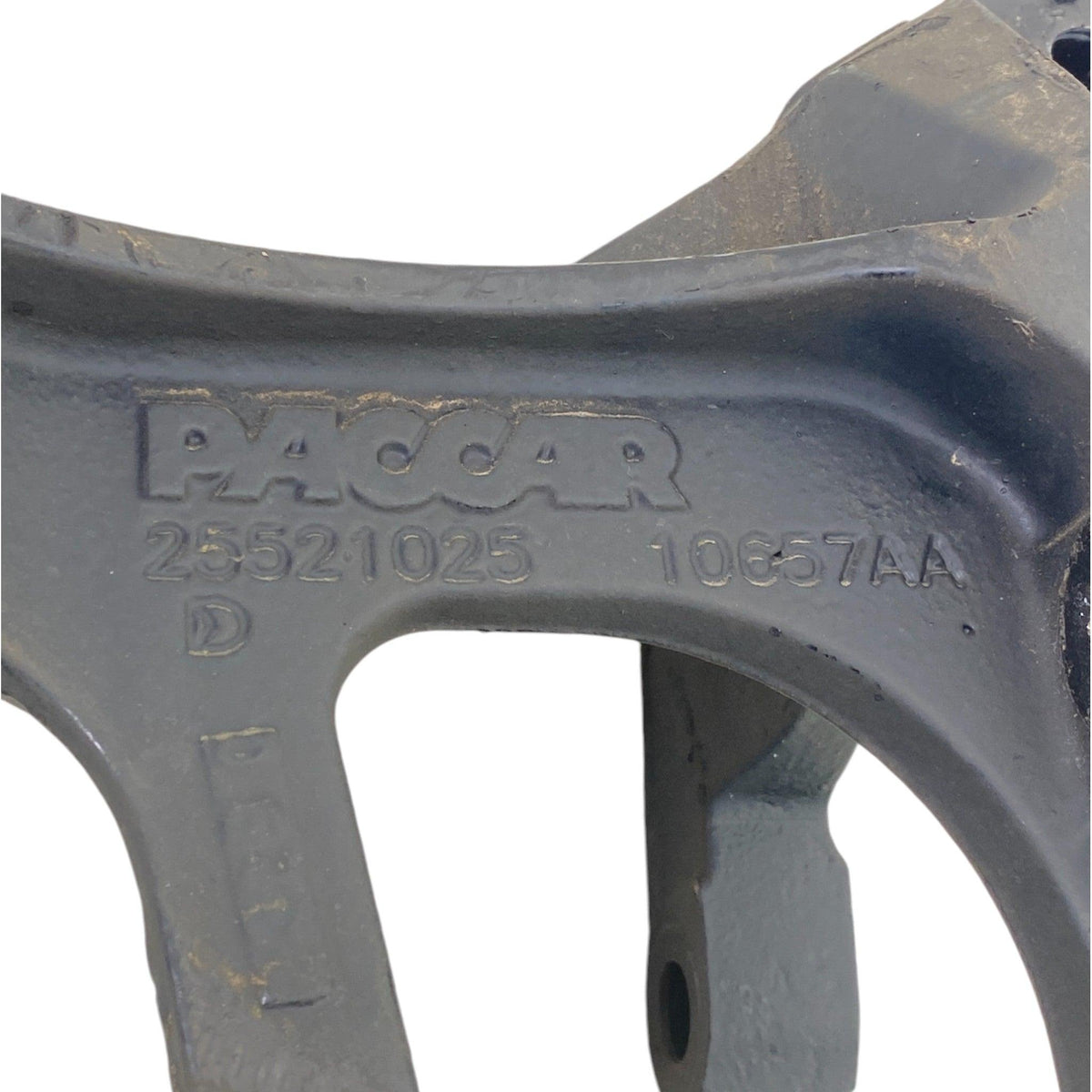 25521025 Genuine Paccar Rear Right Side Brecket Cab - Second Truck Parts