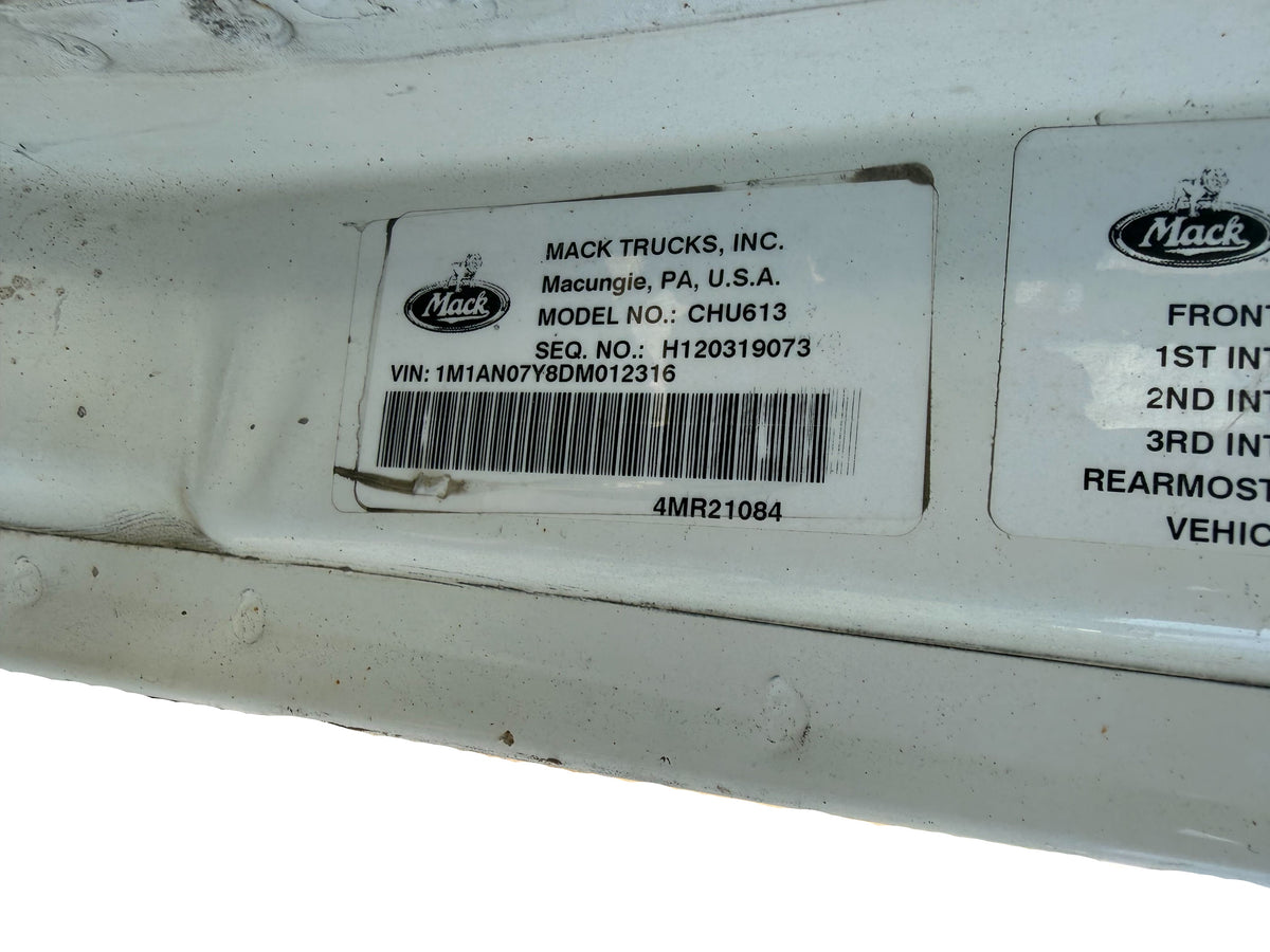 012316 Genuine Mack White Cab CHU613 - Cabs
