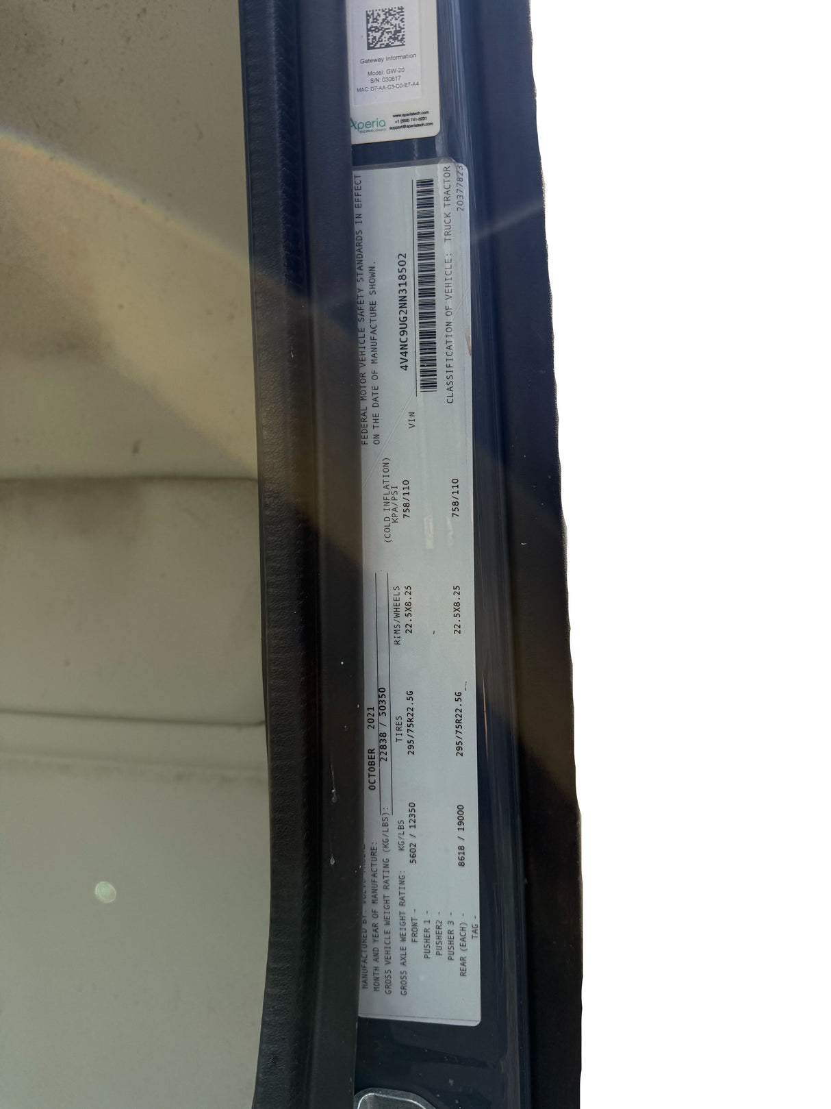 318502 Genuine Volvo Gray Cab GW-20