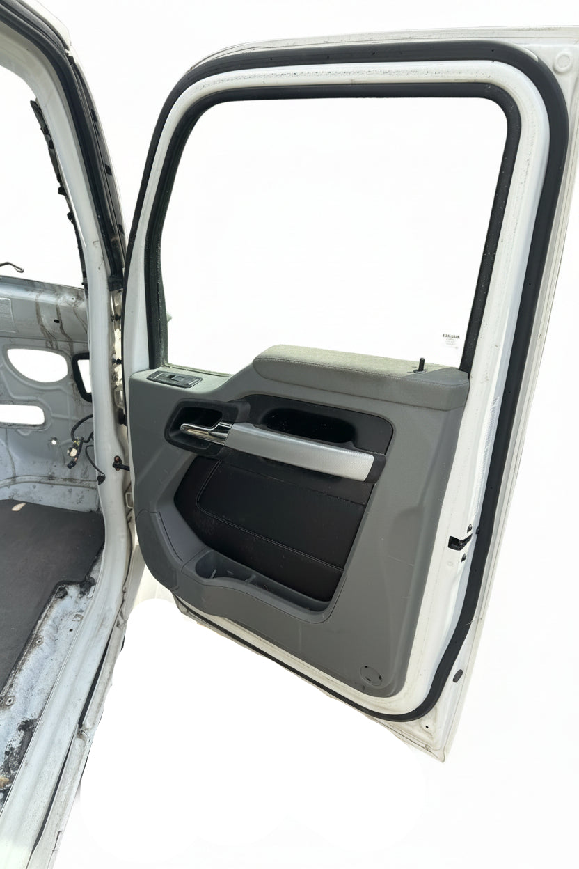 Genuine Kenworth White Cab T680