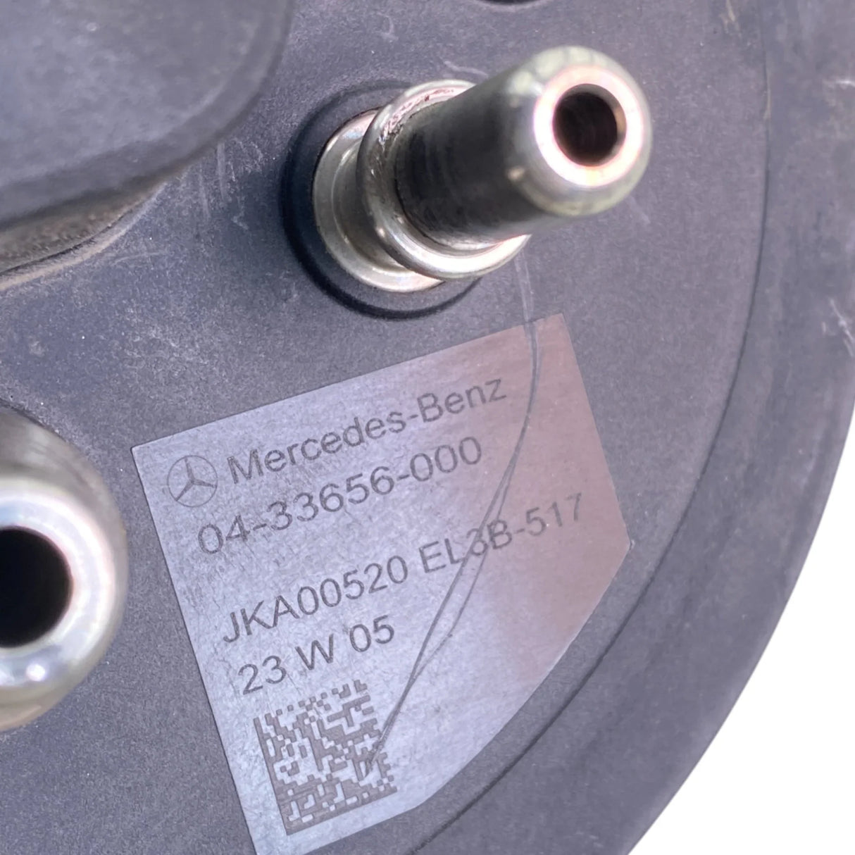 04-33656-000 Genuine Freightliner No Valve Analog DEF Tank Header - Second Truck Parts