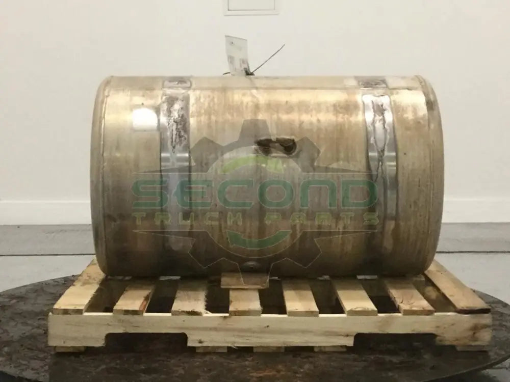 Aluminum RH fuel tank neasures 25" x 41" 80 gallons rear fill neck - Second Truck Parts