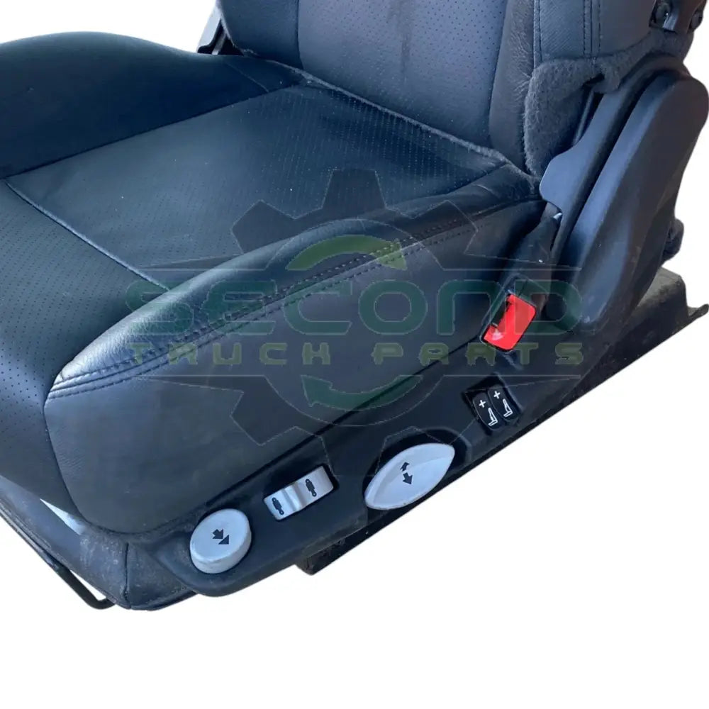 S78-1173-6510L2S52 Genuine Kenworth T680 Right Seat - Second Truck Parts
