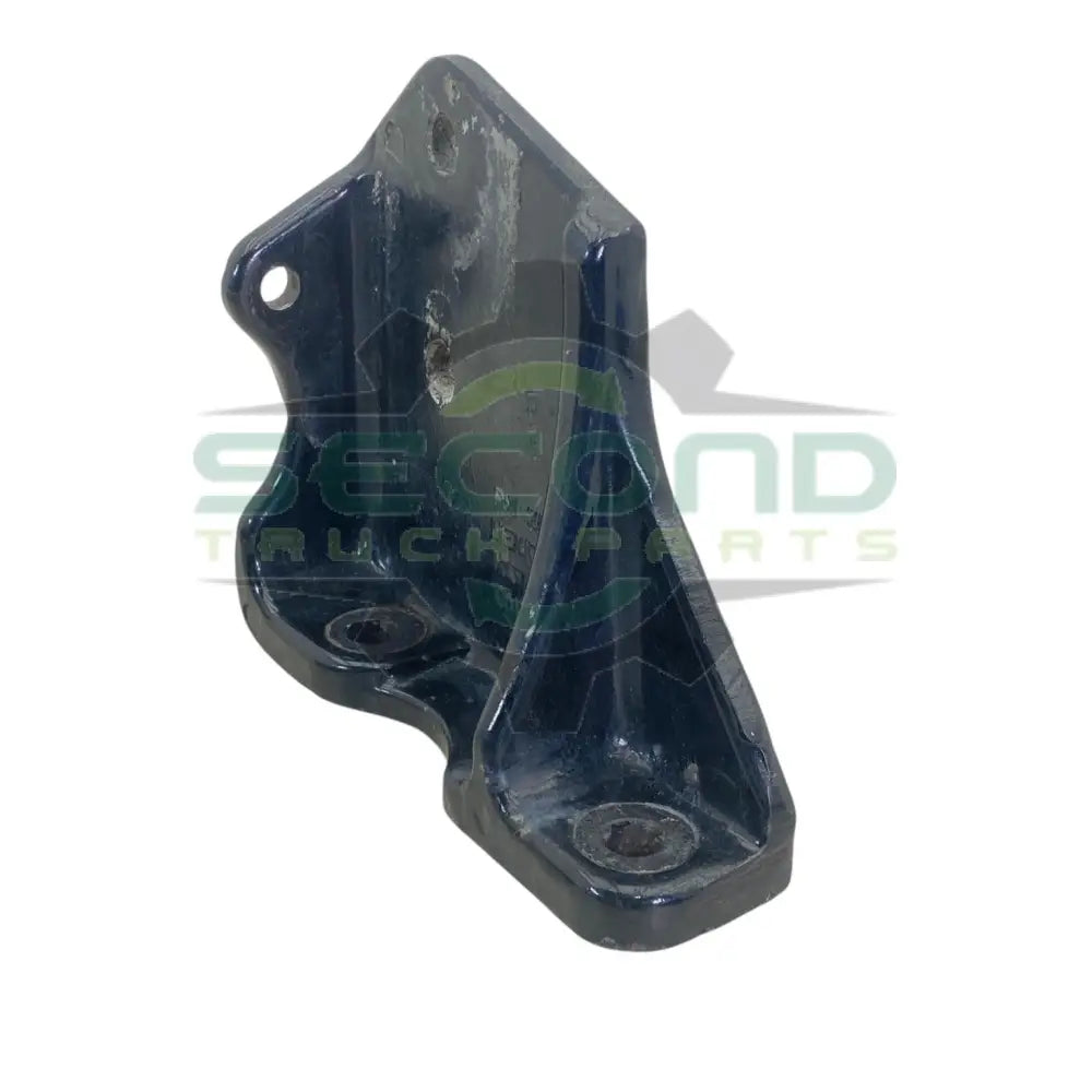 K140-2438R Genuine Paccar Right Side Crossmember Bracket - Second Truck Parts