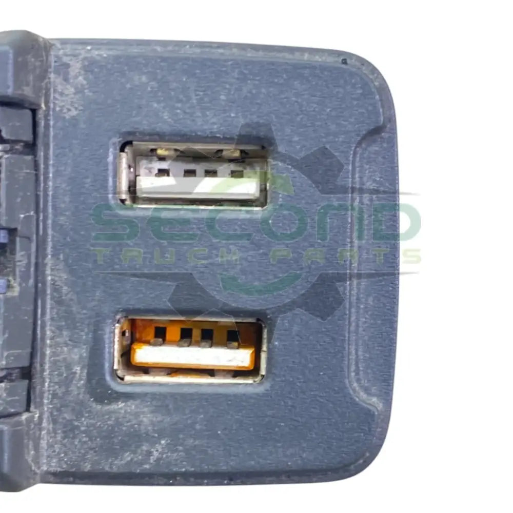 22529875 Genuine Volvo Dual Charge USB Socket - Second Truck Parts