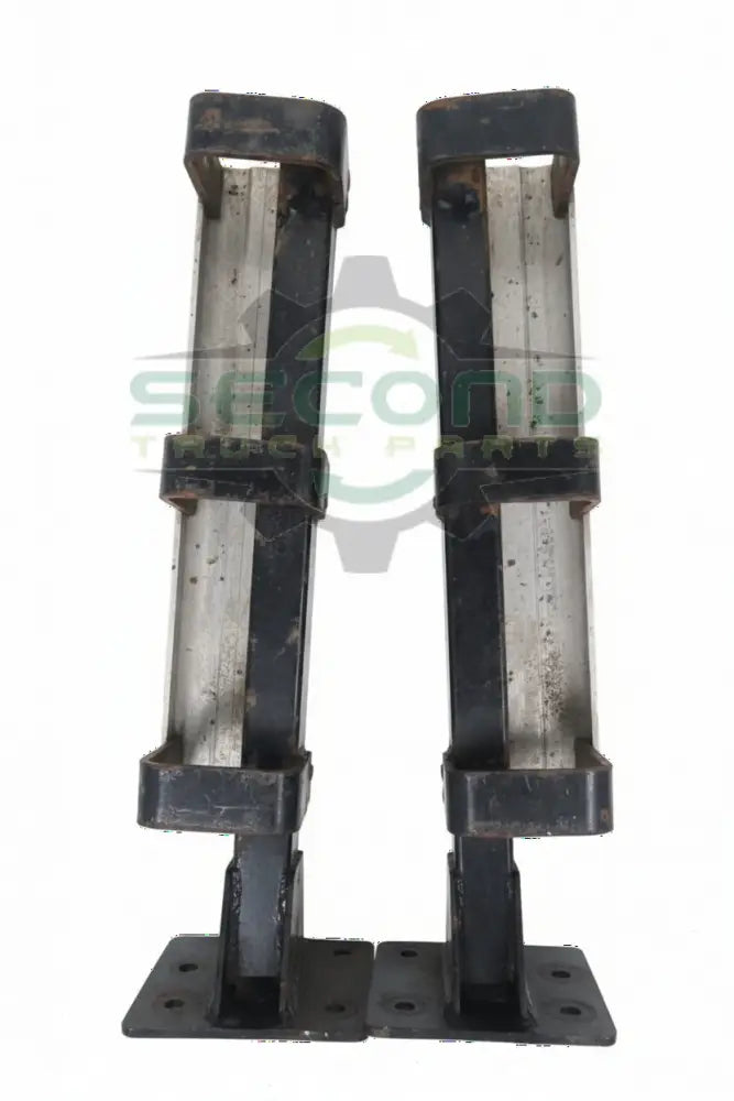 Matching Set of Magnum rear mud flap bracket with chain hangers OEM - Second Truck Parts