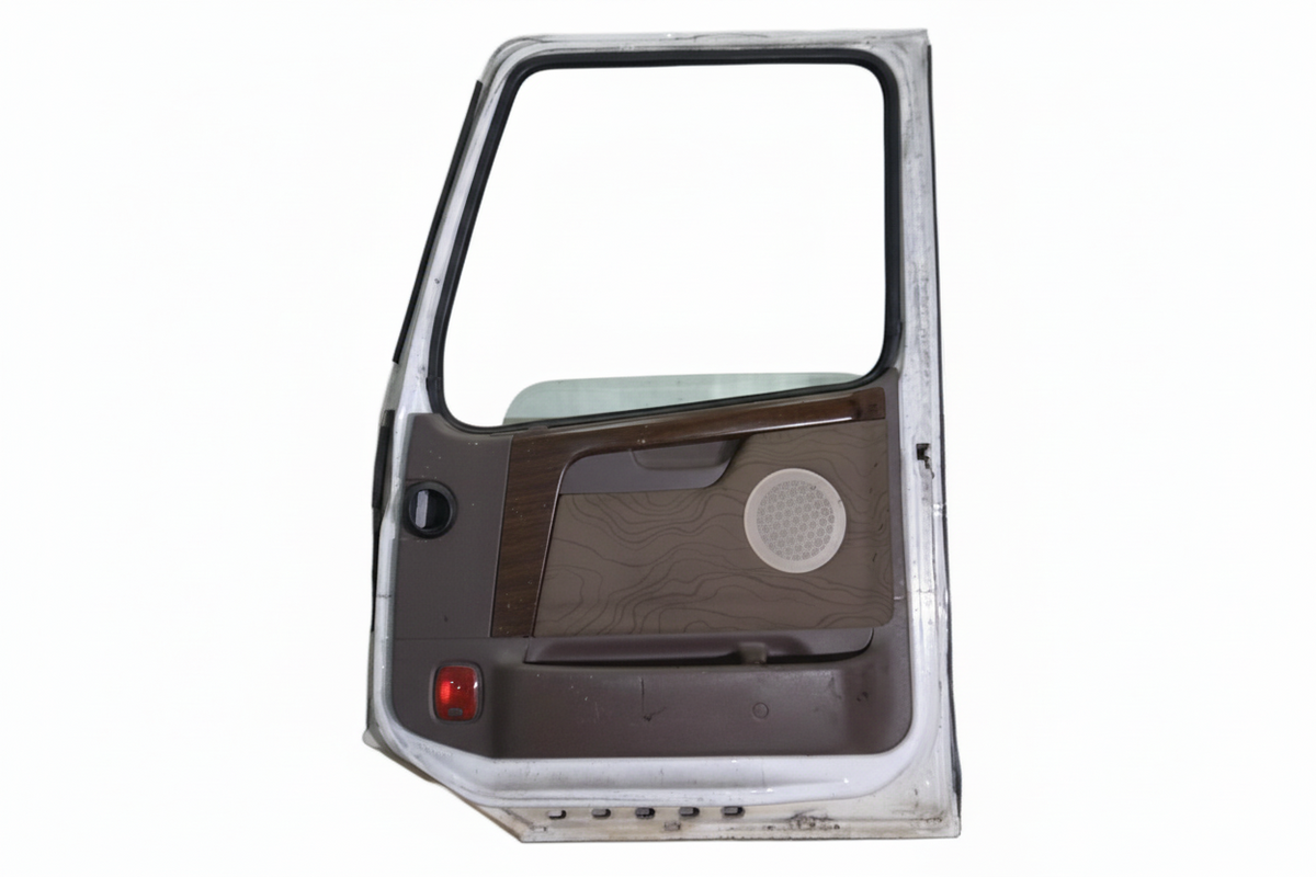 Volvo RH side door OEM 22674777 - Second Truck Parts