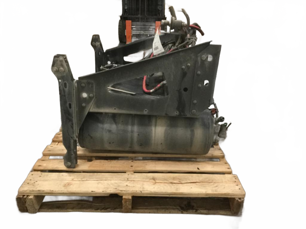 Volvo Steel battery box shelf 21043167 with x3 steel air tanks x2 DDD3 - Second Truck Parts