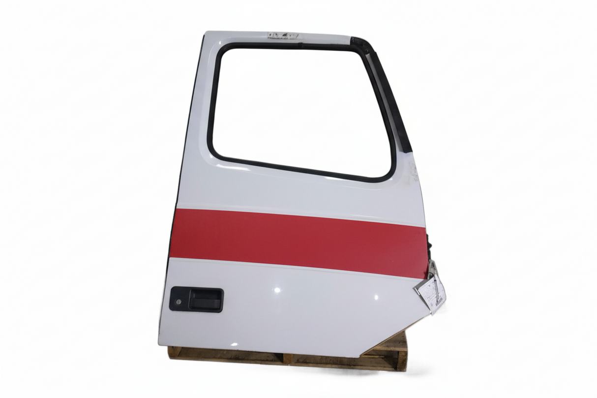 Volvo RH side door OEM 22674777 - Second Truck Parts