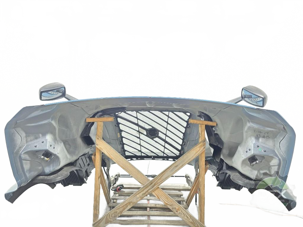 Volvo VNL hood assembly with chrome grille OEM 78696421D6 - Second Truck Parts