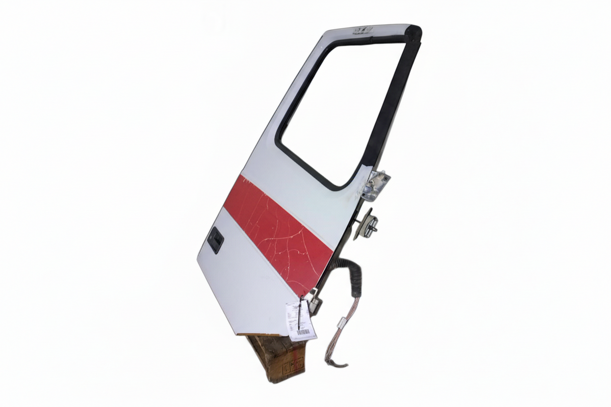 Volvo RH side door OEM 22674777 - Second Truck Parts