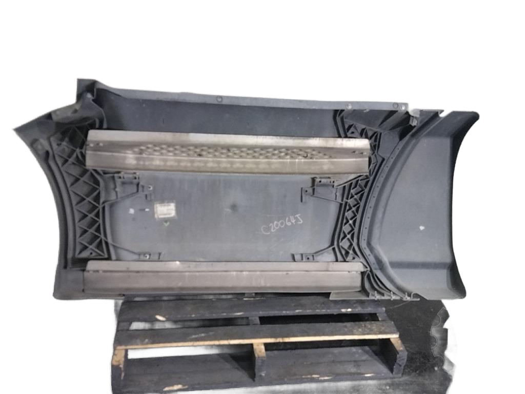 Kenworth 20' T680 Day Cab RH chassis fairing with steps OEM - Second Truck Parts