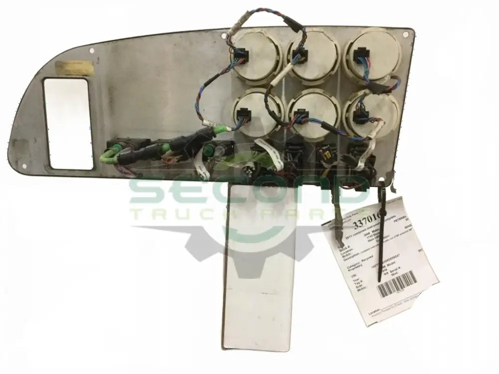 Peterbilt Complete instrument cluster out of 06' 387 OEM - Second Truck Parts
