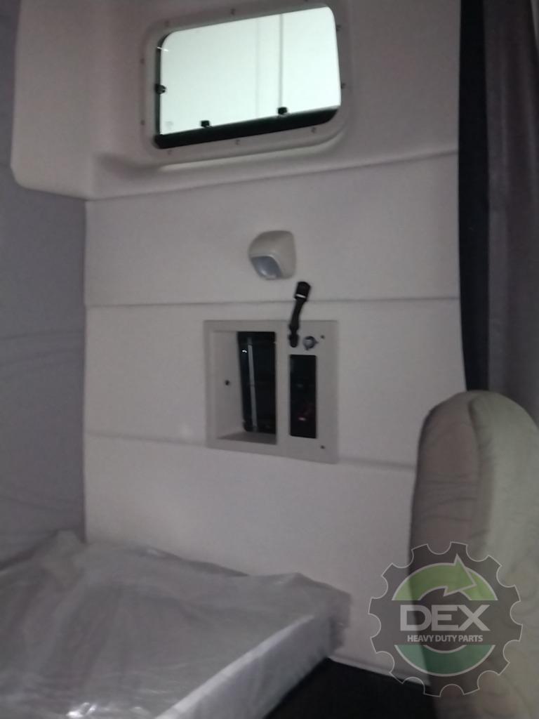 Volvo VNL670 groomed cab OEM 20413813