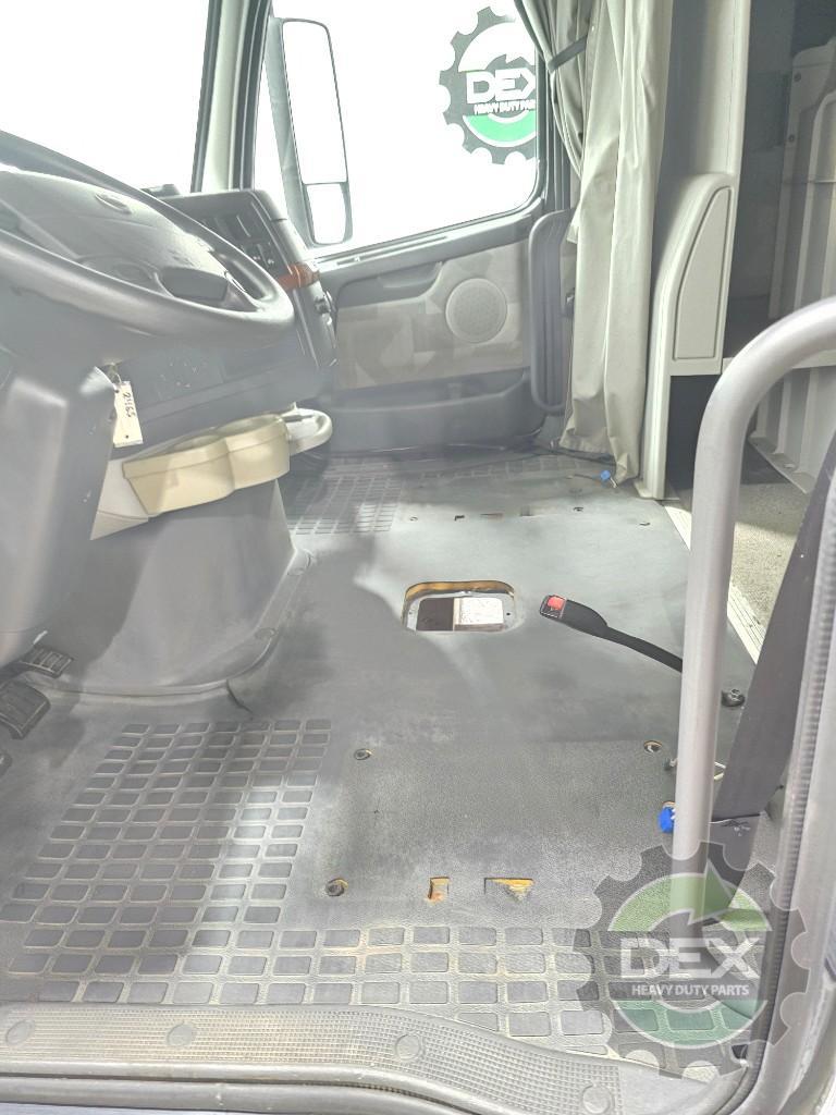 Volvo VNL670 groomed sleeper cab OEM 20413815