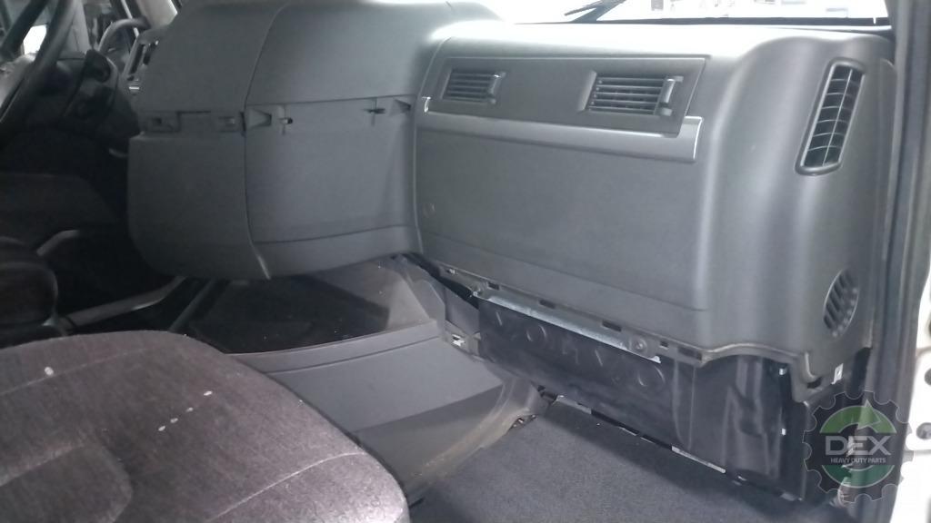 Volvo VNR / L groomed day cab OEM 84748494