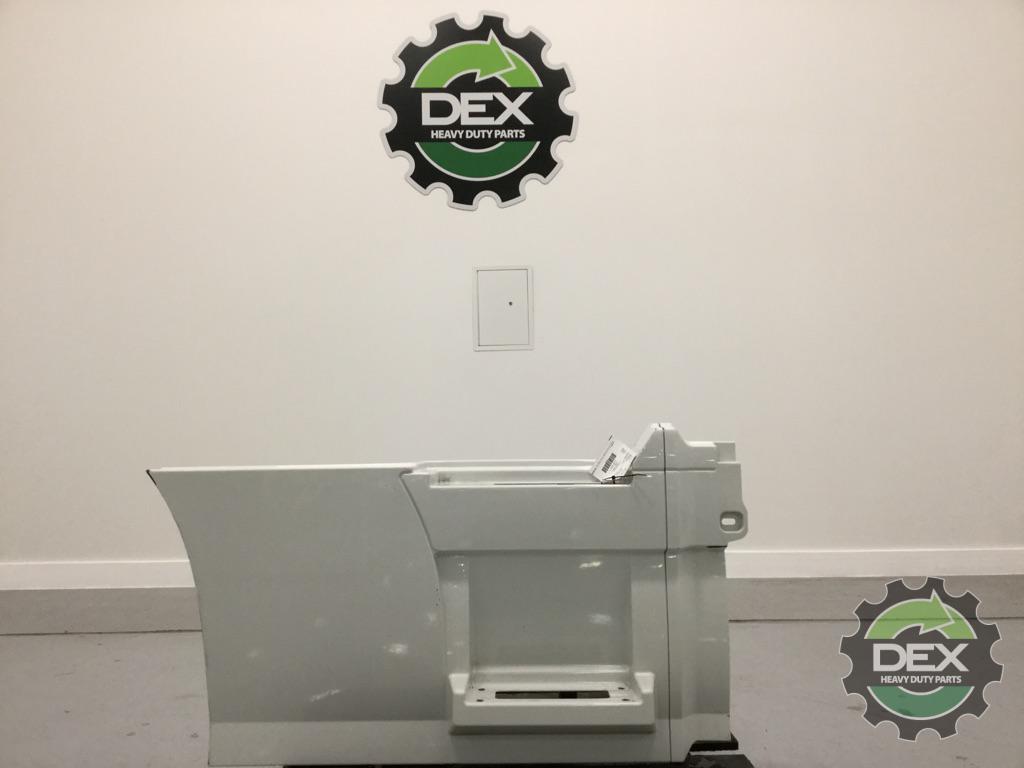 Volvo VNL RH Rear chassis fairing with steps 52" 82490540 OEM