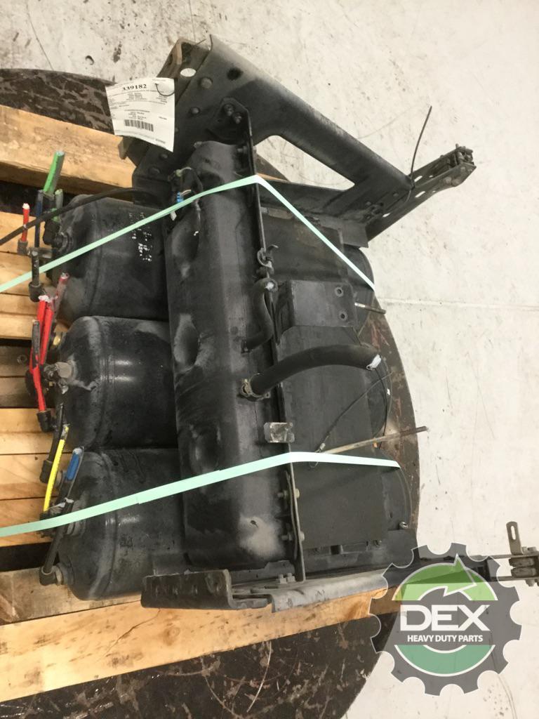 Volvo VNL steel battery box with x3 air tanks 2x 21183543 OEM DDD3