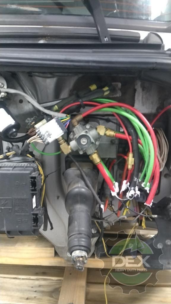 Volvo VNL860 groomed sleeper cab OEM 84749398