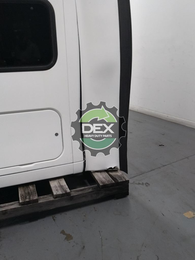 Complete KW T2000 groomed sleeper cab OEM - Second Truck Parts