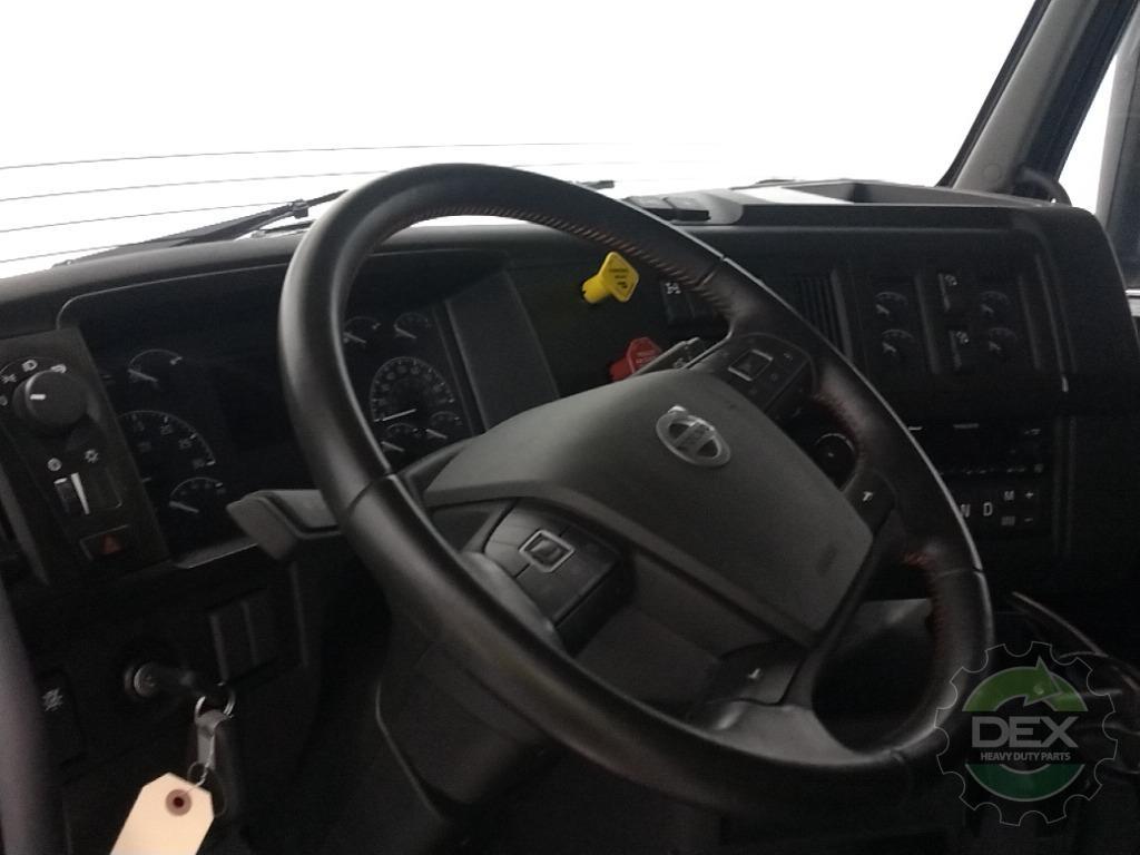 Volvo VNR640 complete groomed sleeper cab OEM 78517020D1