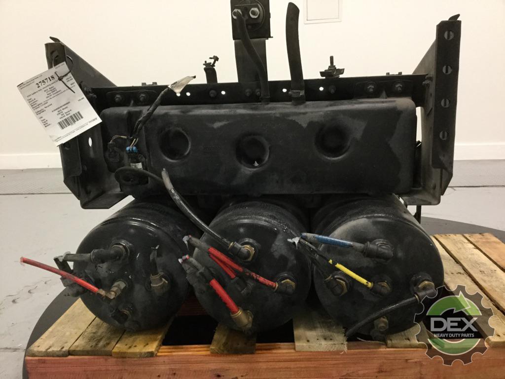 Volvo VNL steel battery box with x3 air tanks 2x 21183543 OEM DDD7