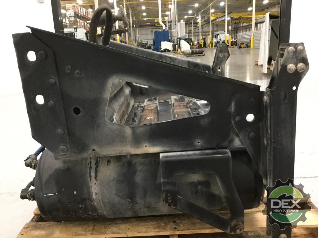 Volvo VNL steel battery box21043167 with x3 steel air tanks x2