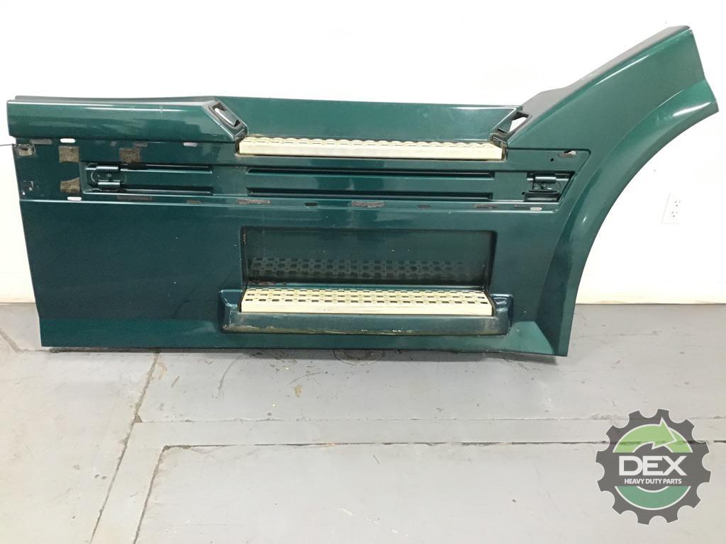 Volvo VNL small wheel opening RH front chassis fairing with steps