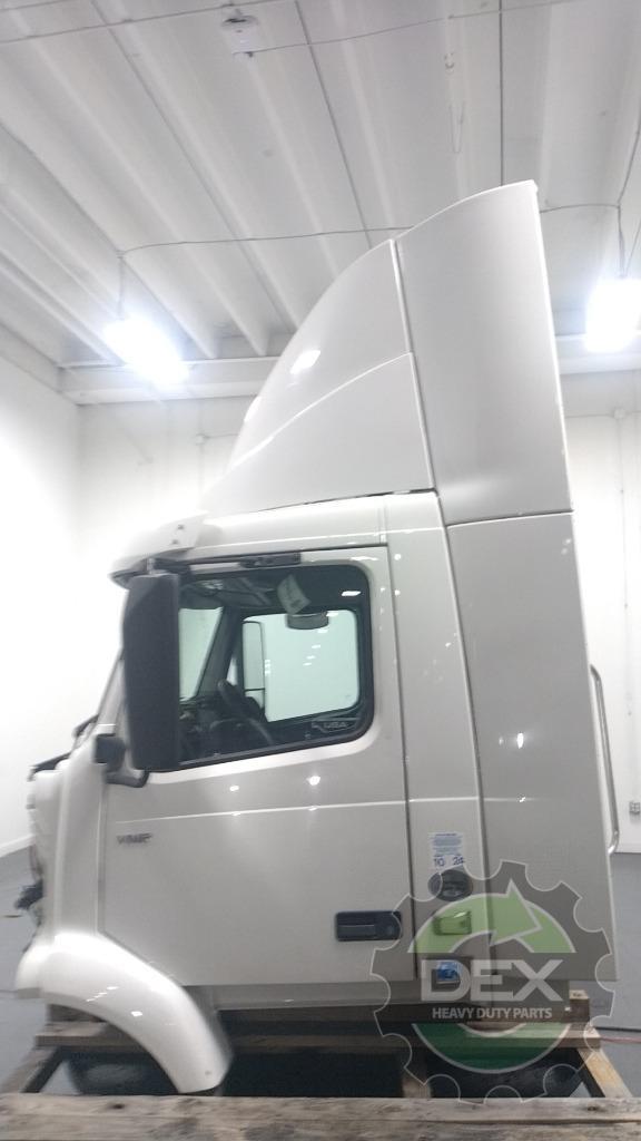 Volvo VNR / L groomed day cab OEM 84748494
