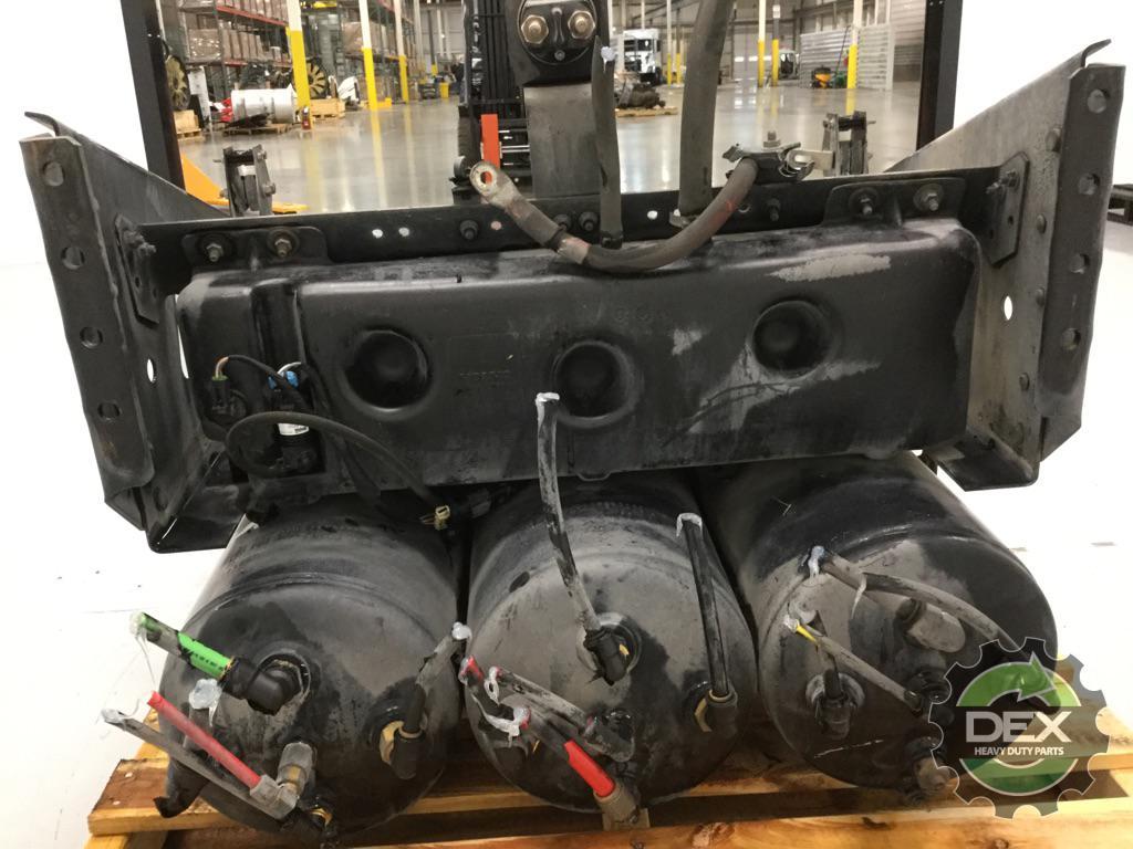 Volvo VNL steel battery box with x3 steel air tanks / 21043167 OEM