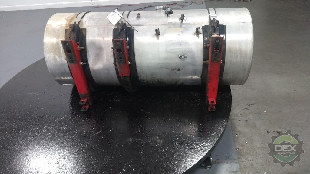 International 140 gallon polished aluminum fuel tank OEM 3748676C94