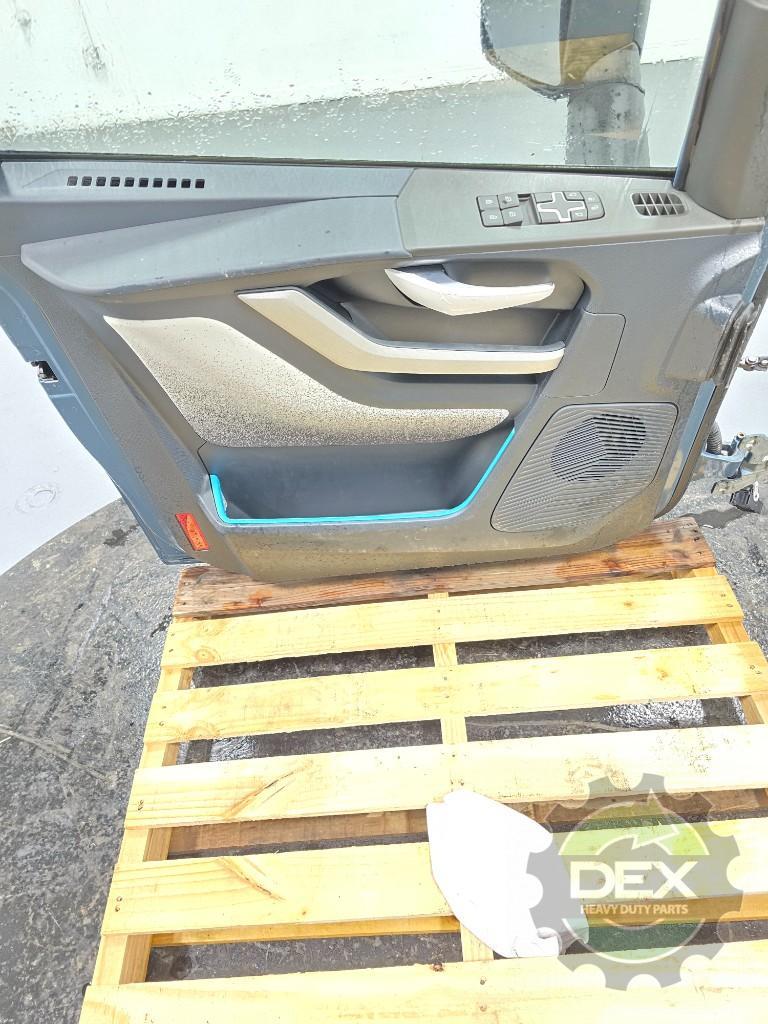Volvo VNL LH door assembly OEM 78492125D17